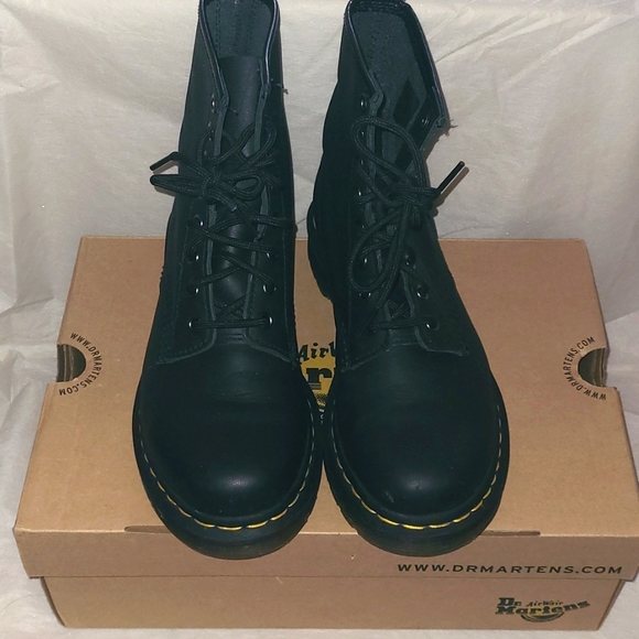 Women's Leather Lace-up Boots - Picture 2 of 8